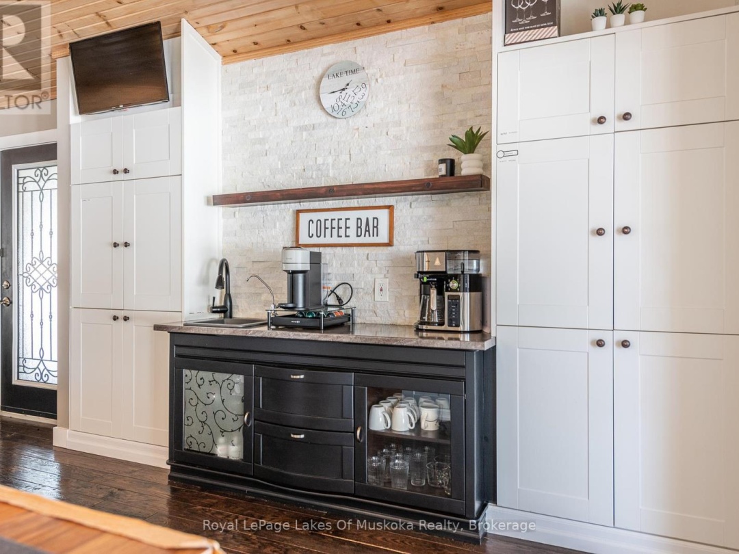 1420 Limberlost Road, Pell Lake