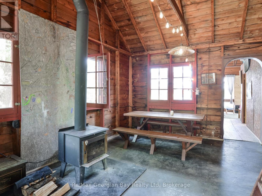 214 Trans Canada Bay Road, Six Mile Lake