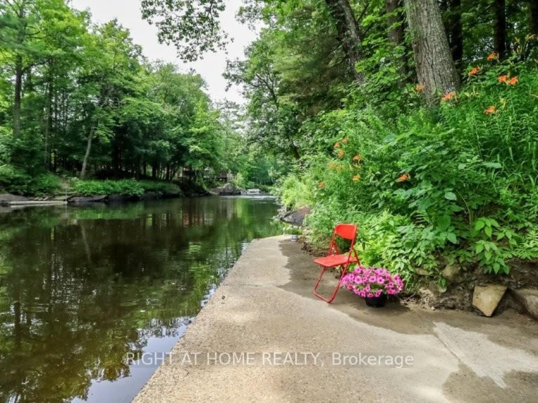 7459 ISLAND CRESCENT, 