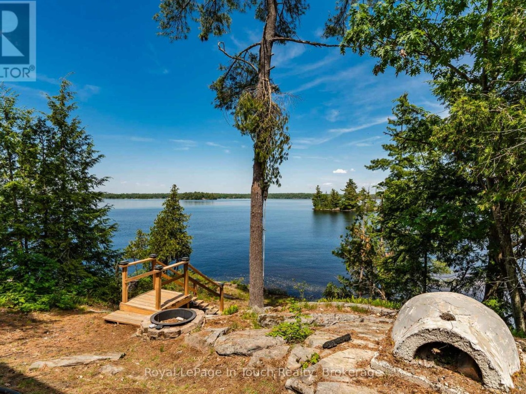 4 IS 270 GEORGIAN BAY ISLAND, 