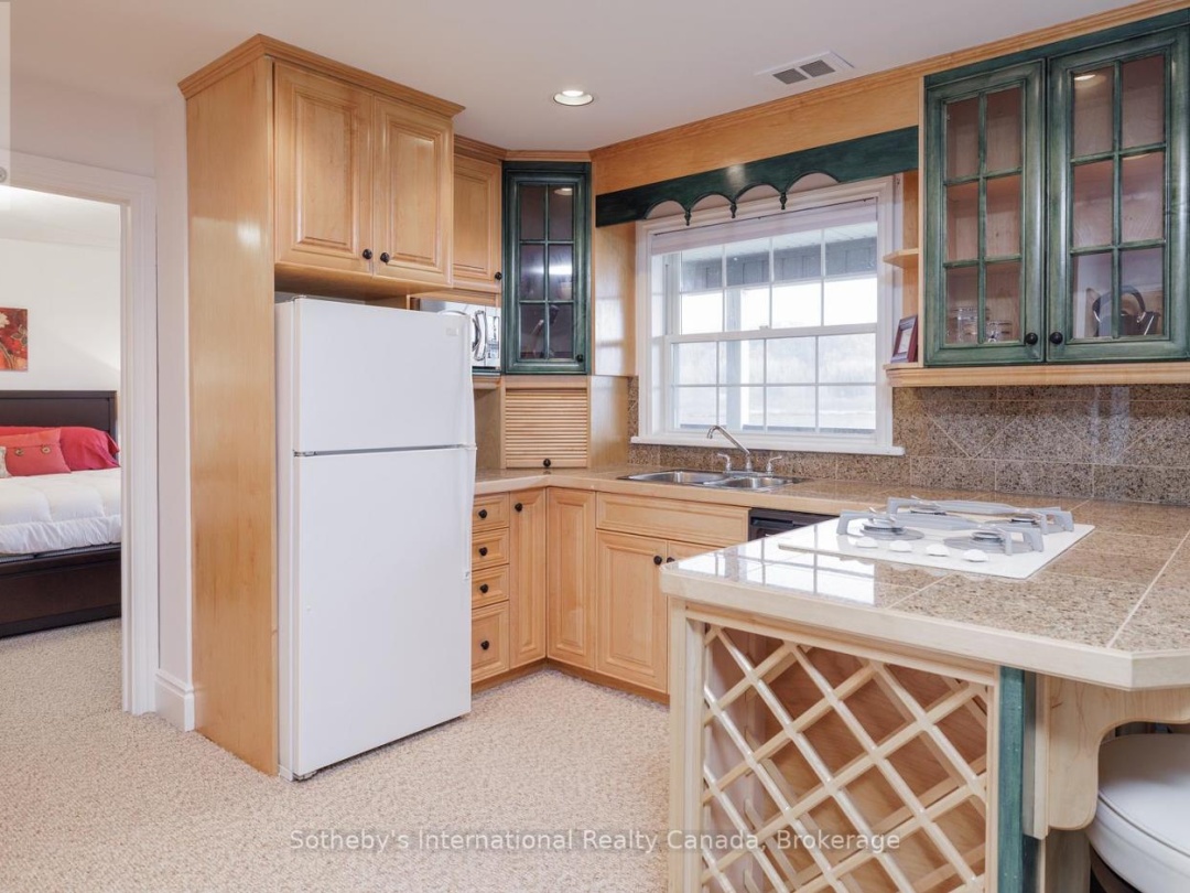 427 West Browns Road E, Weeduck Lake