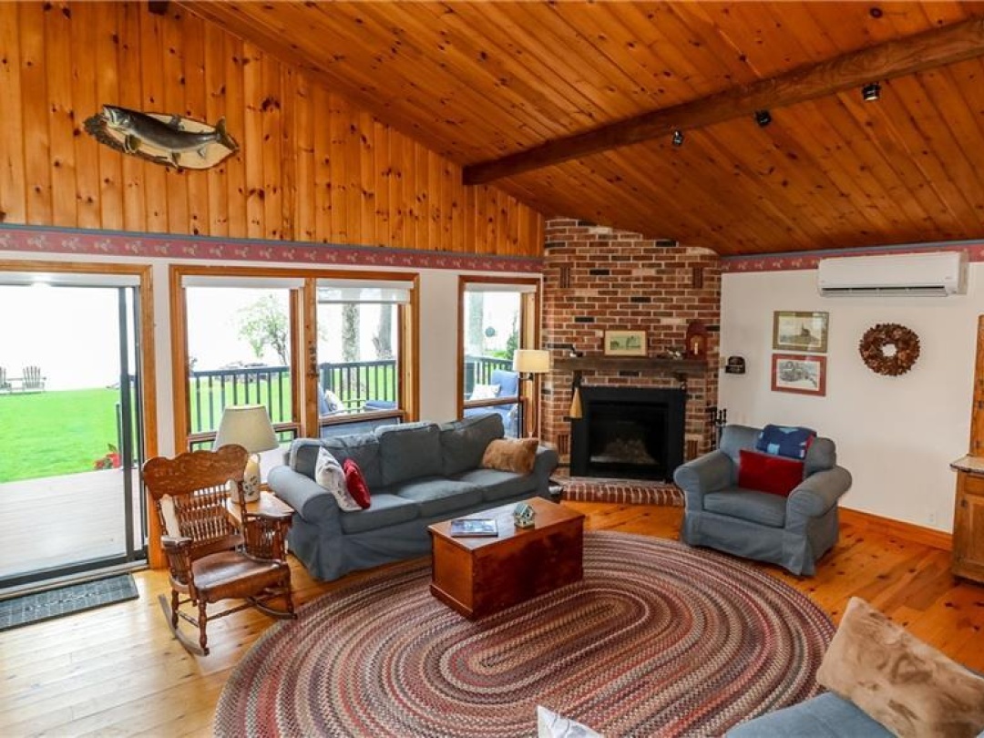 3822 Glenrest Drive Drive, Lake Simcoe