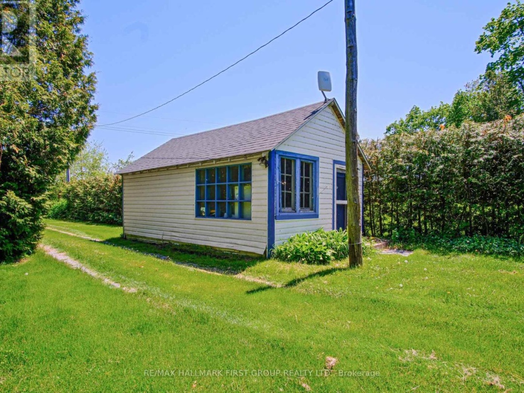 2196 Lakeshore Drive, Lake Simcoe