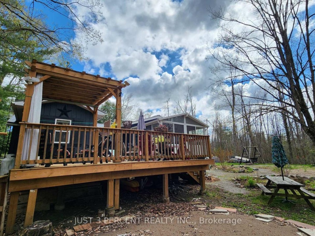55 Northern Avenue, Little Bald Lake