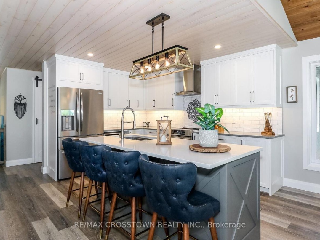 241 Eight Mile Point Road, Lake Simcoe