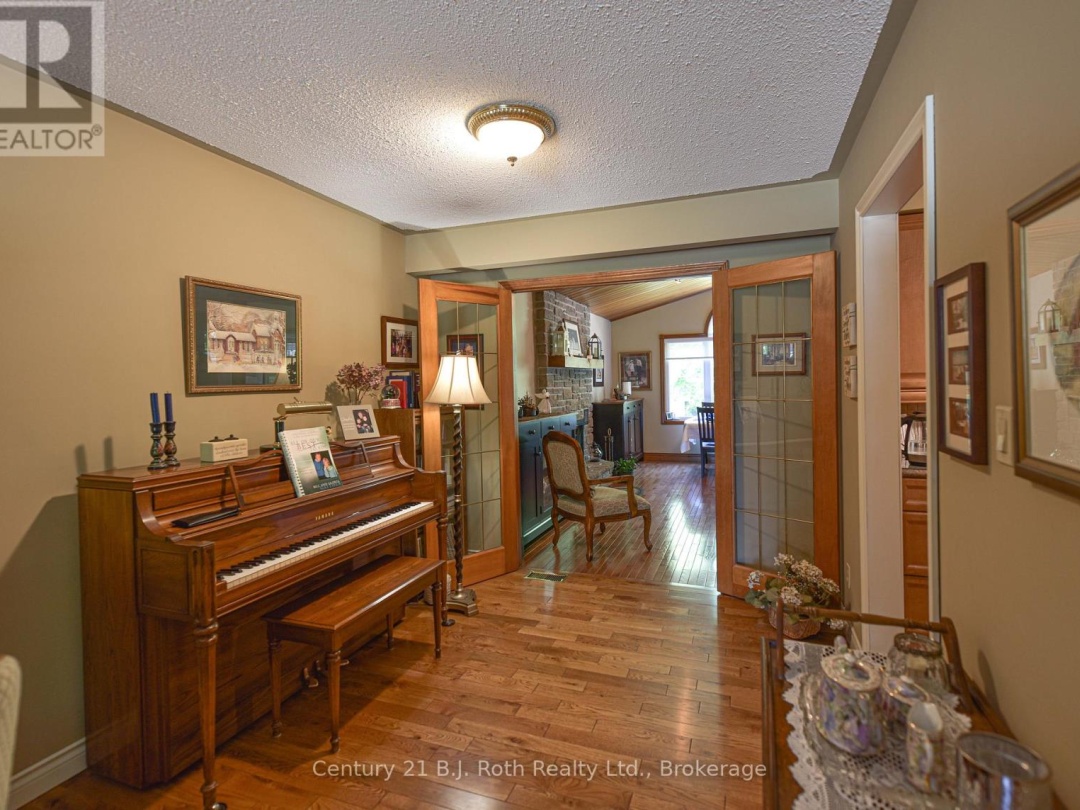 297 MATCHEDASH STREET N, 