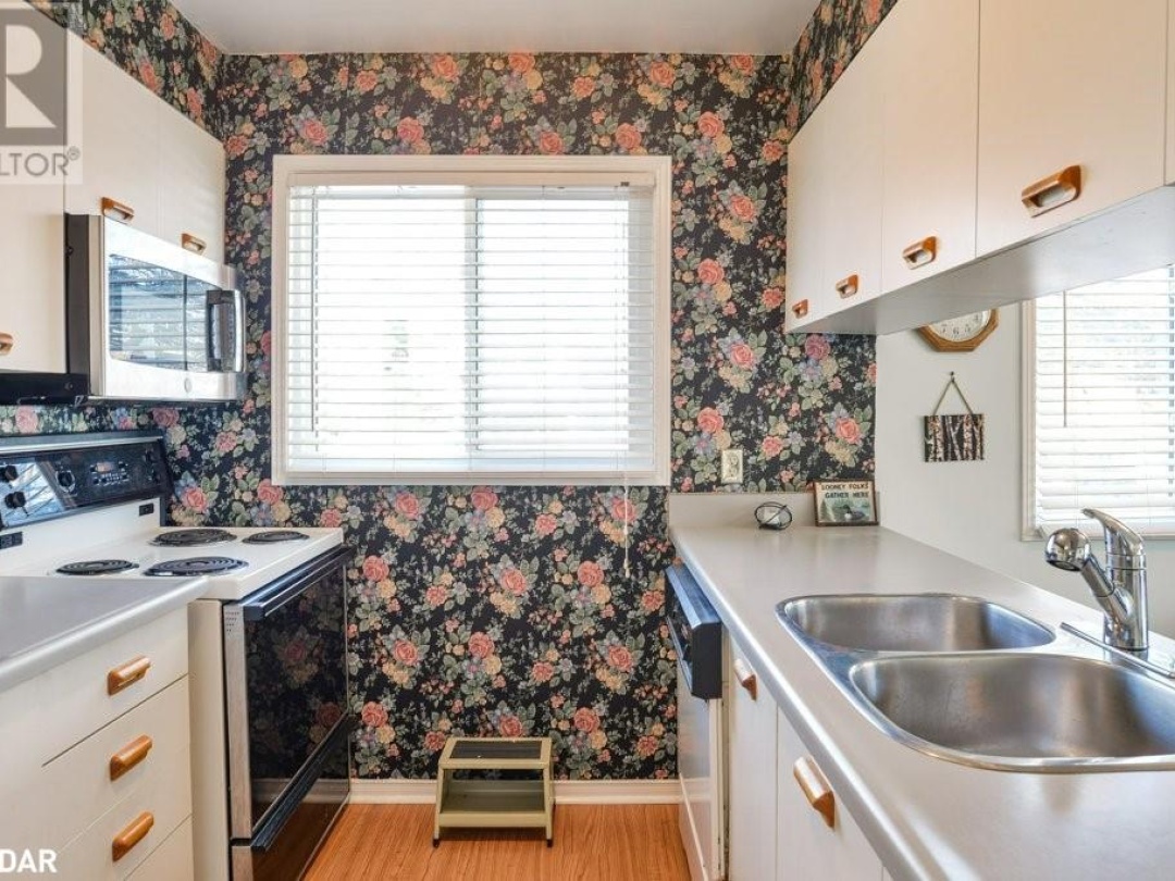 31 Laguna Parkway Unit# 1, Lake Simcoe