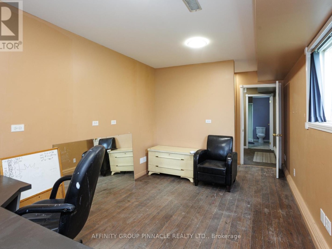 1042 SKYLINE ROAD, 