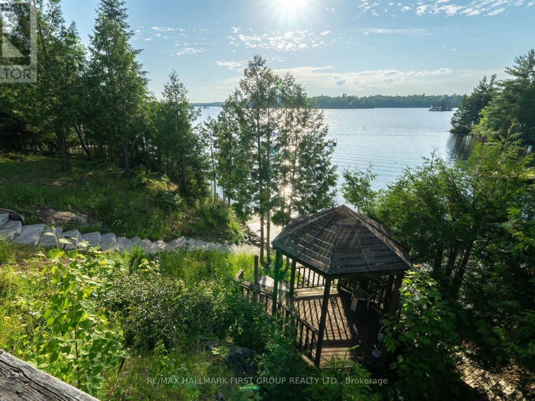 402 STEENBURG LAKE ROAD S, 