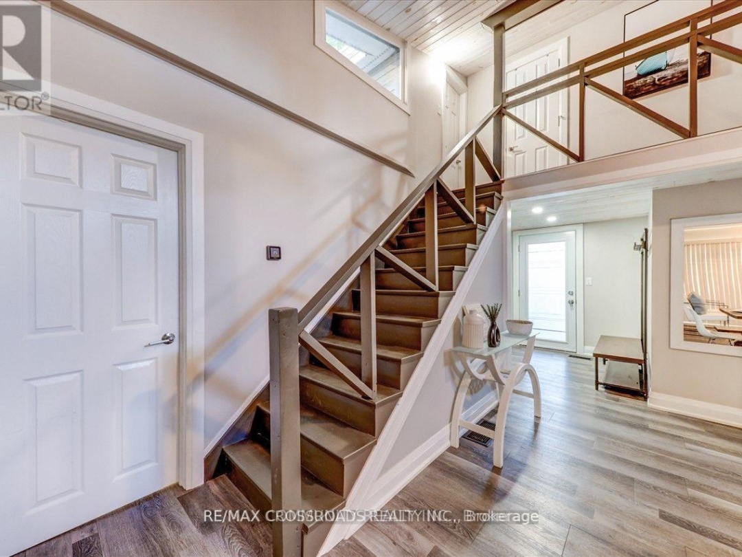 5794 Victoria Park Road, 