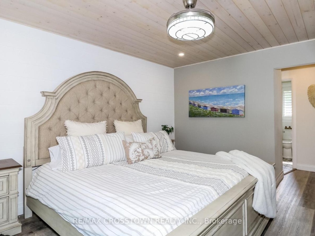 241 Eight Mile Point Road, Lake Simcoe