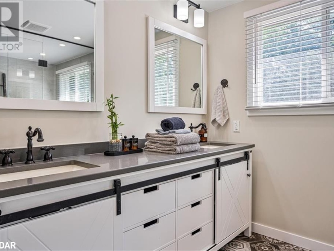 1057 Severn River Road, Severn River