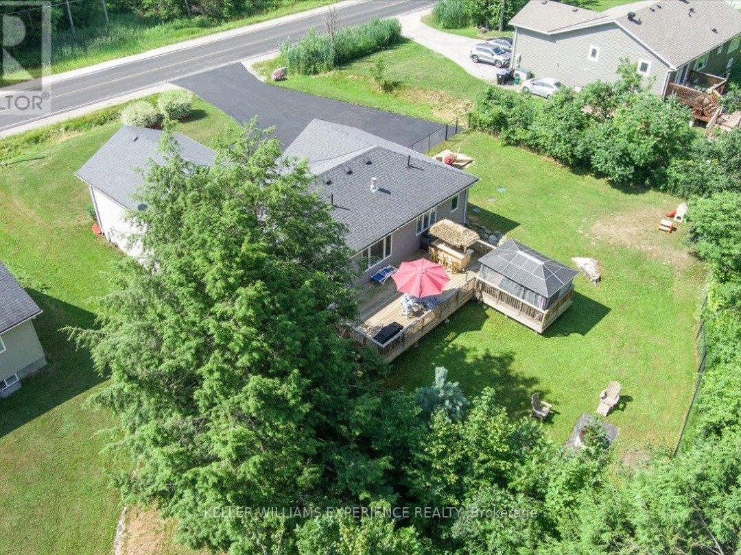 158 MOONSTONE ROAD E, 