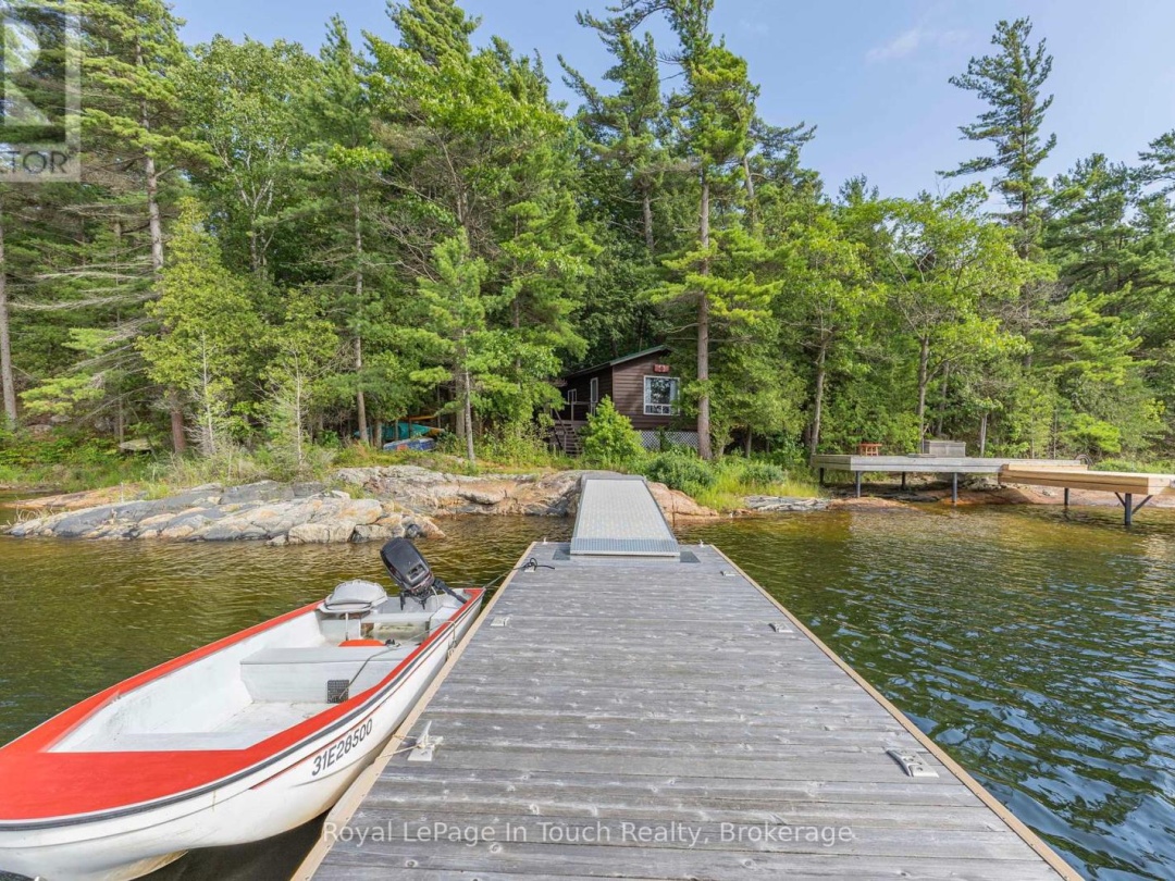 B207 10 Wahsoune Island, Georgian Bay