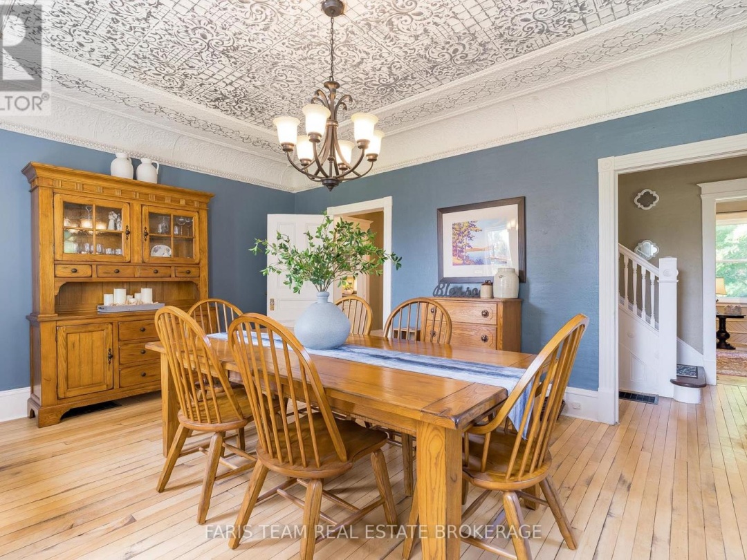 323 WARMINSTER SIDE ROAD, 