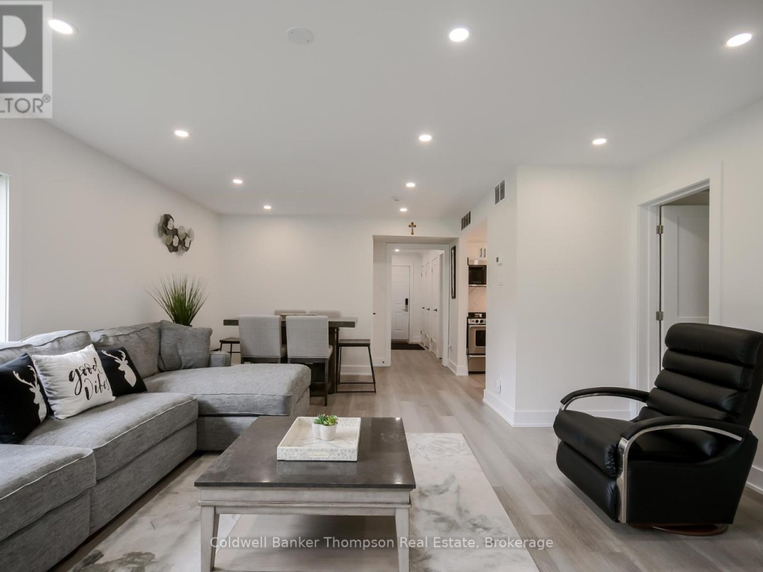 105 32 Deerhurst Greens Drive, Peninsula Lake