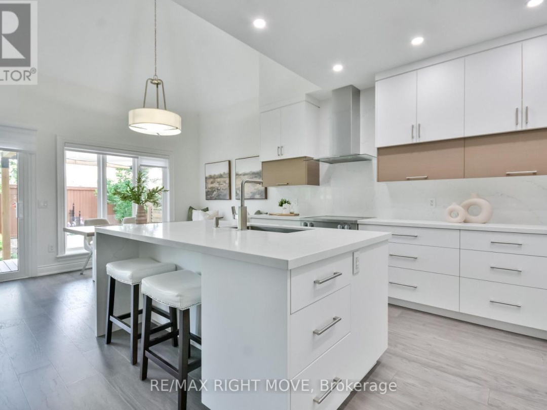 28 - 10 INVERMARA COURT, 