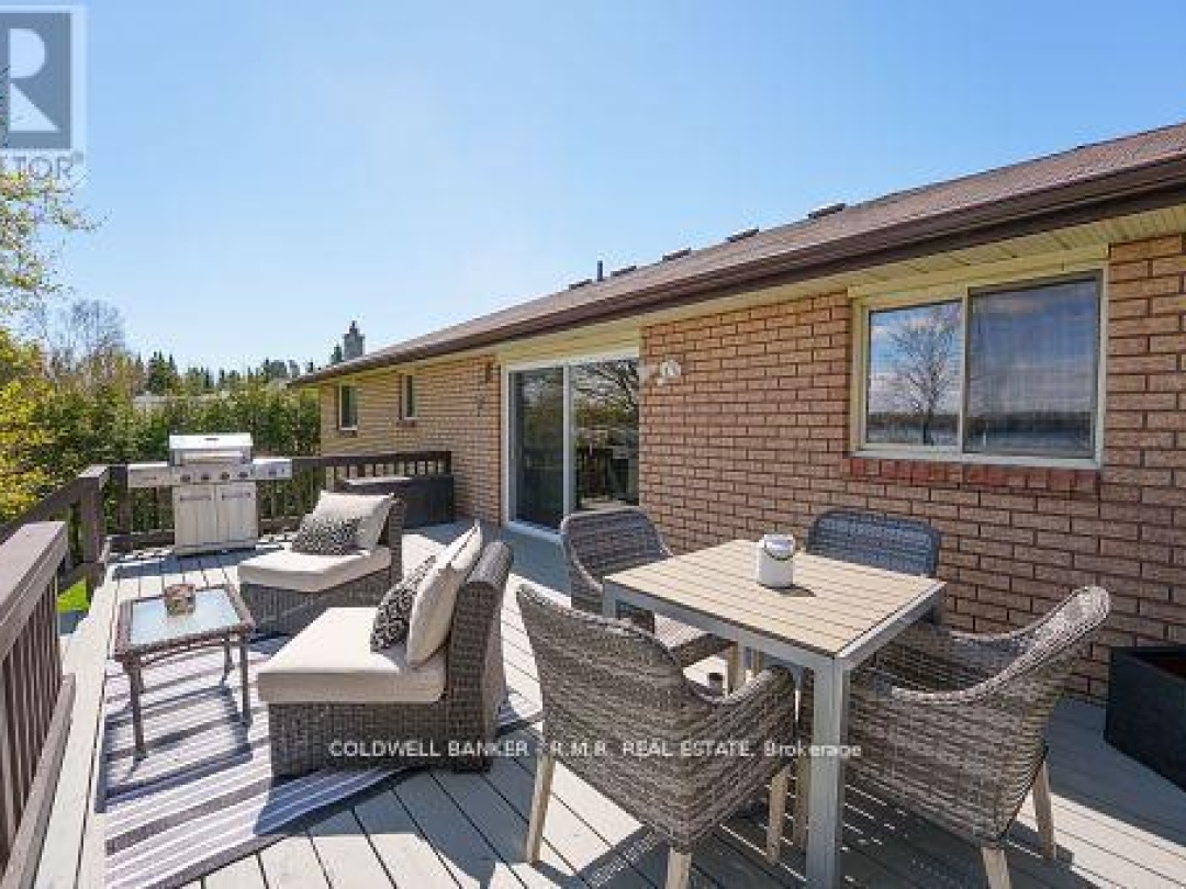 84 Pinewood Boulevard, Canal Lake