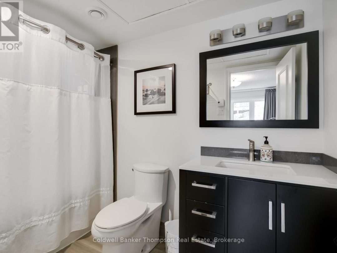 105 32 Deerhurst Greens Drive, Peninsula Lake