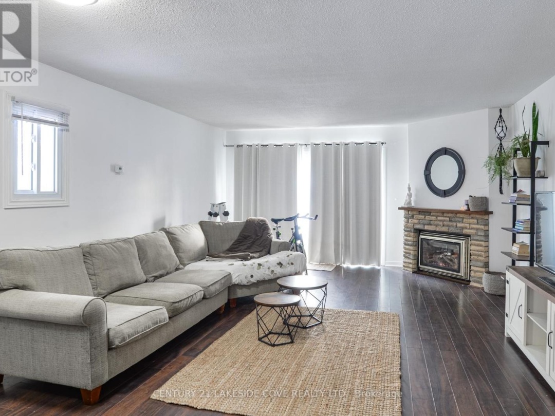 Unit 5 4 Paradise Boulevard, Lake Simcoe
