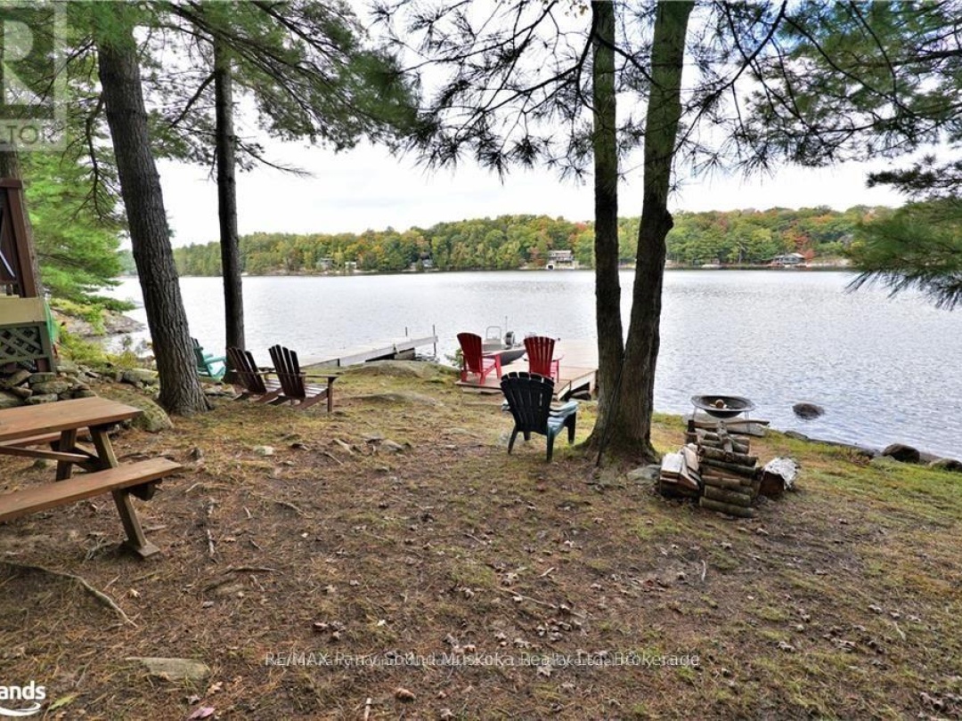 121 Healey, Healey Lake