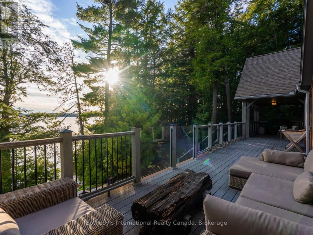 1075 ELMHURST LANE, Kennisis Lake