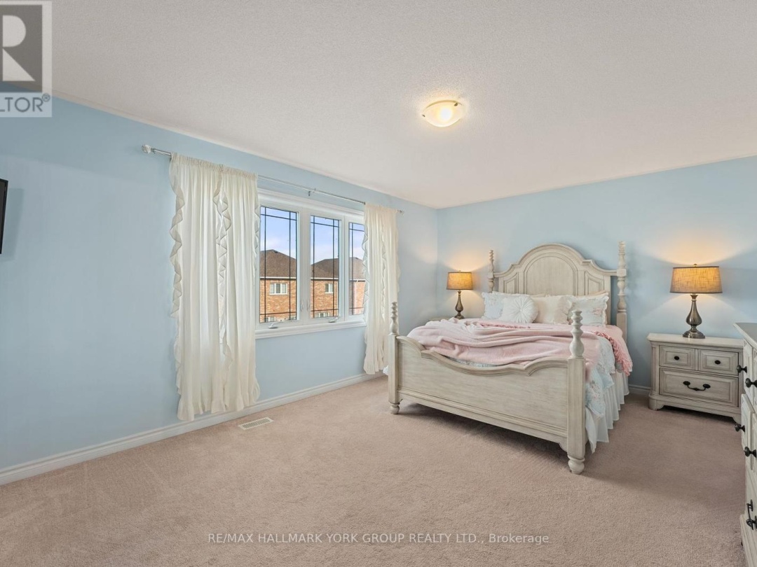 8 Pollock Avenue, Lake Simcoe