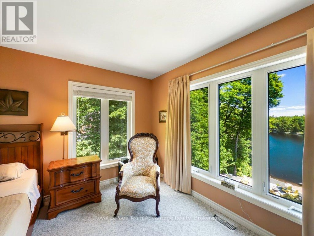 3 LYNDSEY LANE, Manitouwabing Lake
