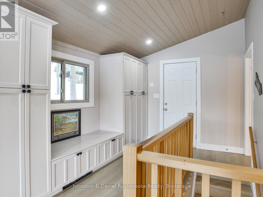 621 Peninsula Road, South Muldrew Lake