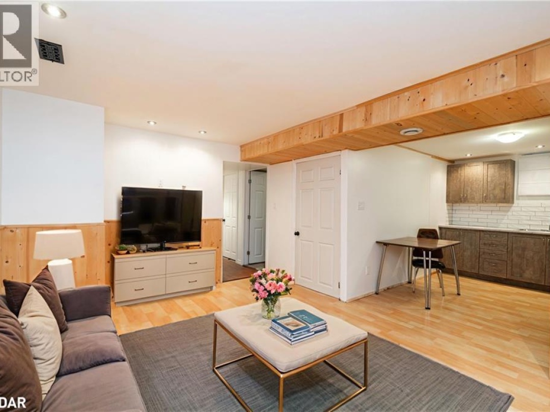 6 WALKER Avenue, 