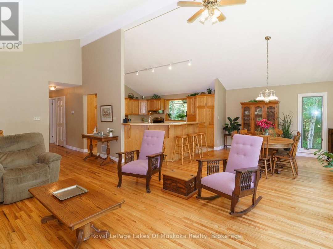 1020 AMELIA CRESCENT, 