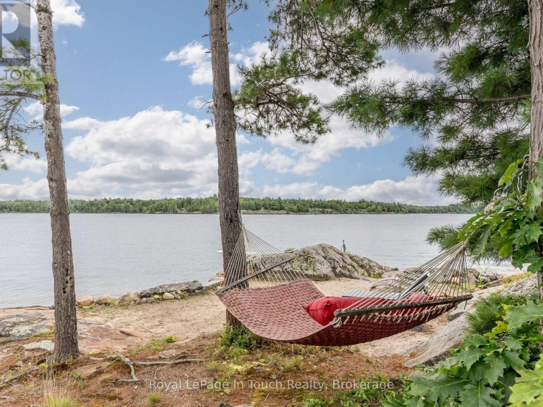 B686-8 DERBYSHIRE ISLAND, Georgian Bay