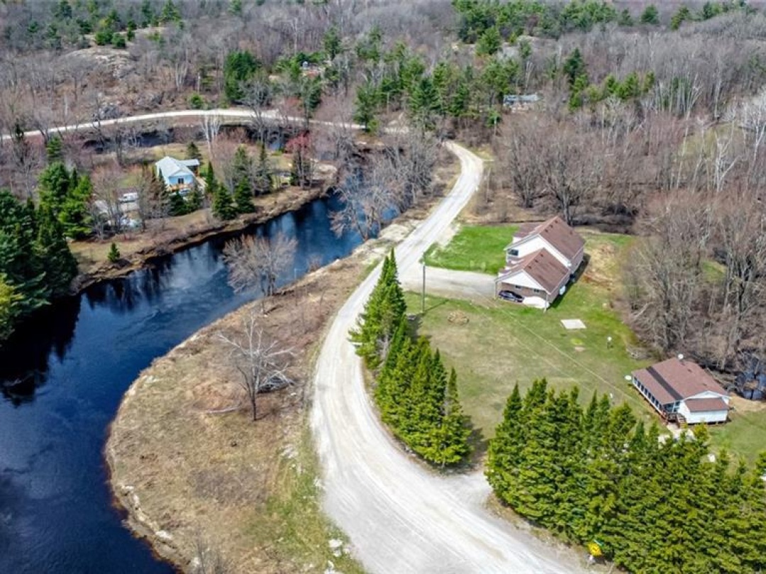 311 Black River Road, Black Lake