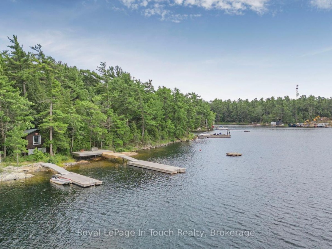 B207 10 Wahsoune Island, Georgian Bay