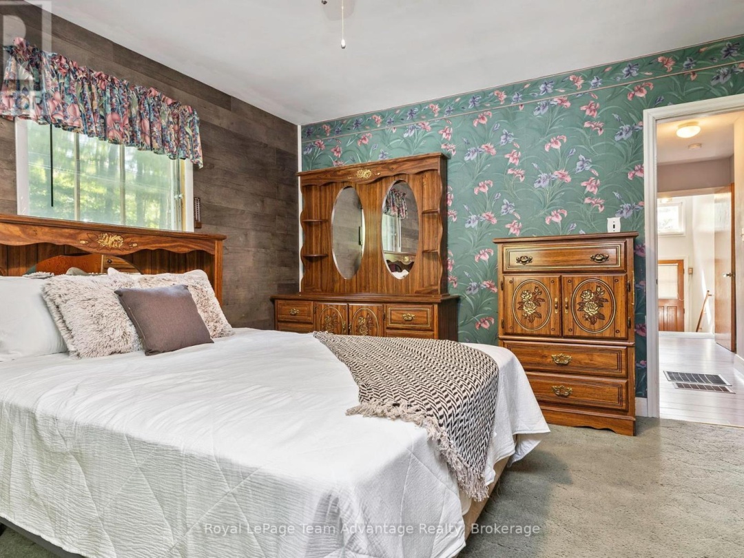9 WOODS LANE, 