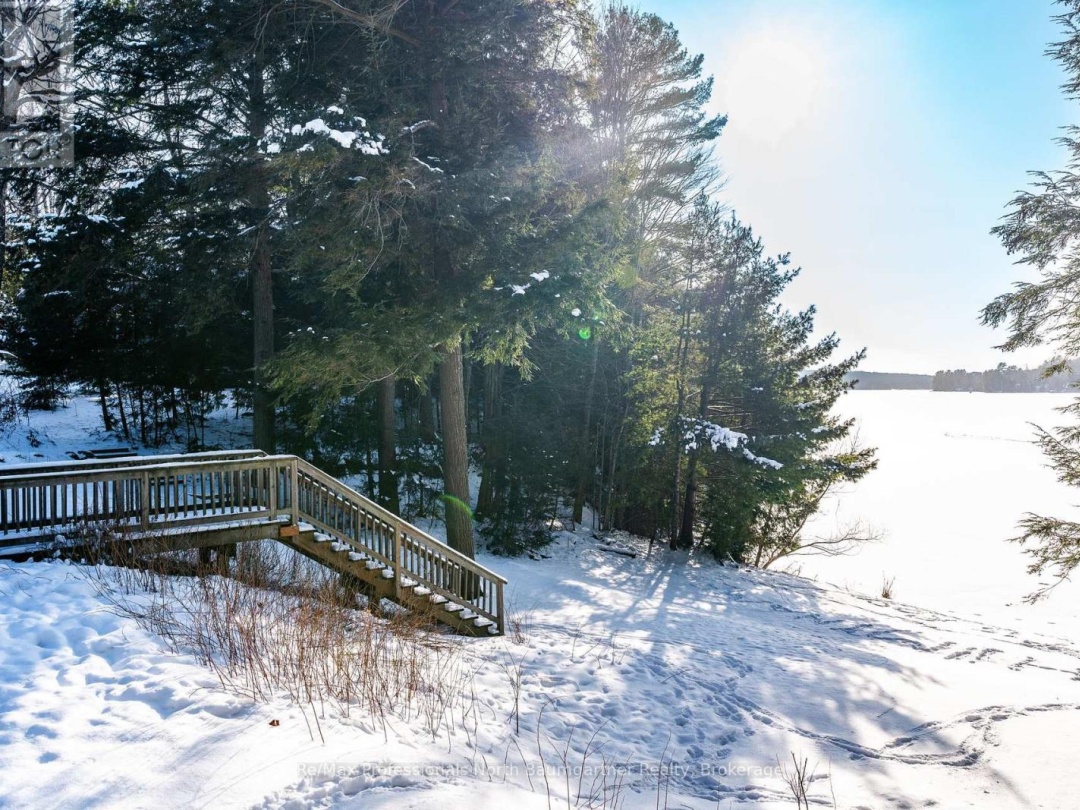D 1033 Carnegie Lane, Kashagawigamog Lake