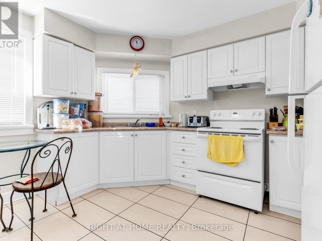 32 MATCHEDASH STREET N, 