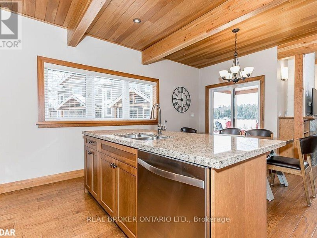 1841 Muskoka Road 118 Road W Unit# 1B, Lake Muskoka