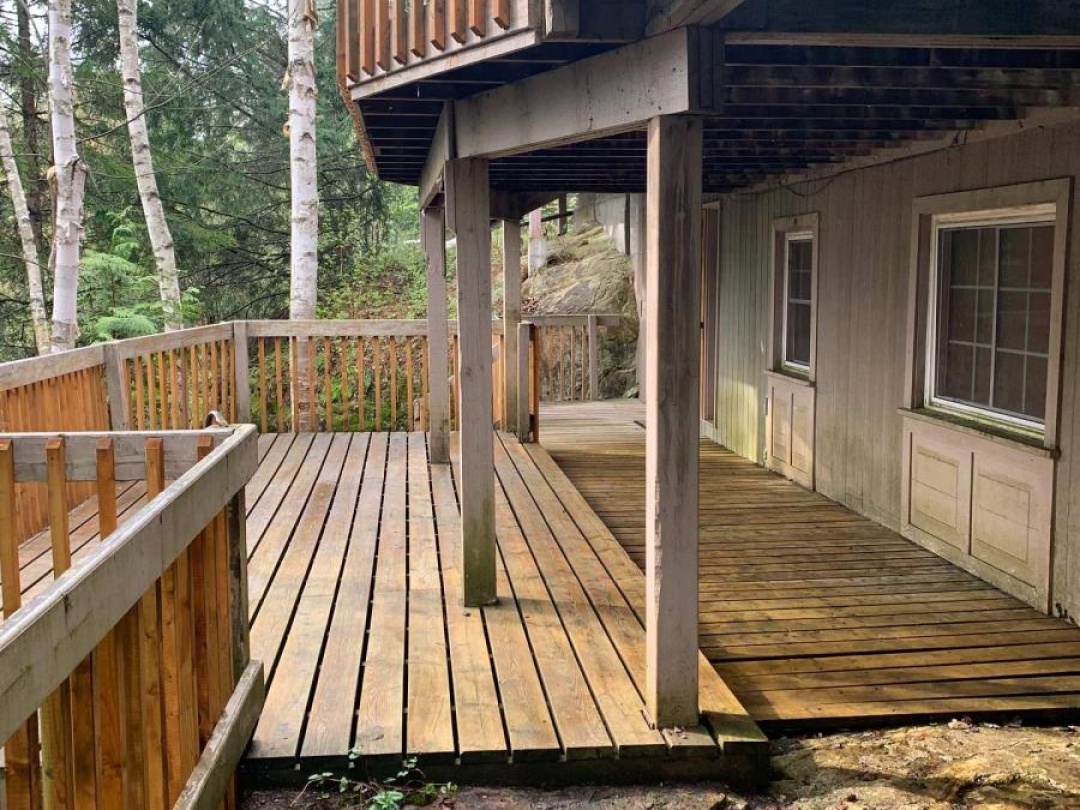 6213 KENNISIS LAKE ROAD, Kennisis Lake