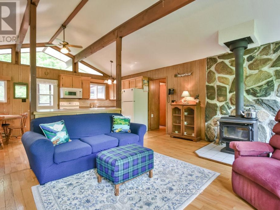 1755 TWIN OAKS CRESCENT, 