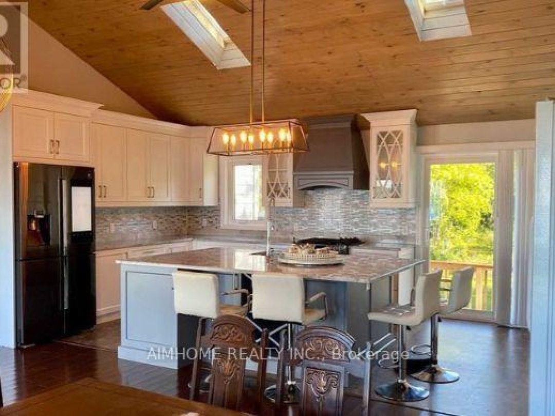 2858 Lakeshore Road E, Oro-Medonte