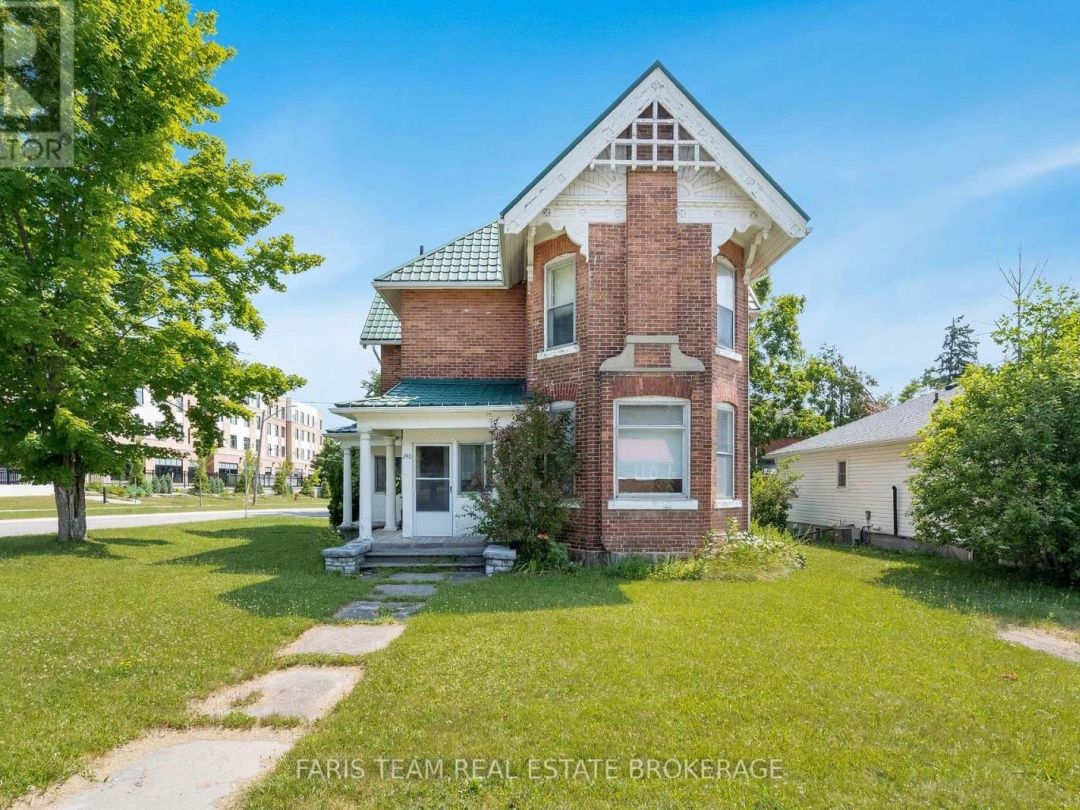 9 BORLAND STREET E, 
