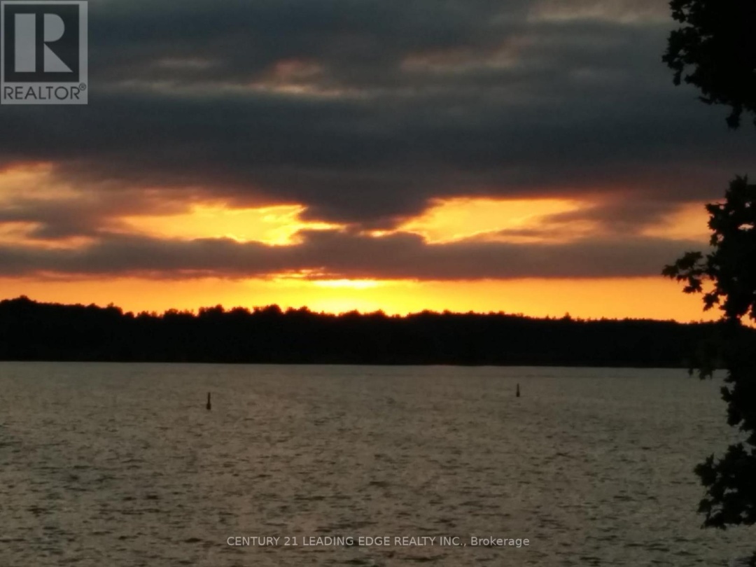 77 Antiquary Beach Road N, Canal Lake