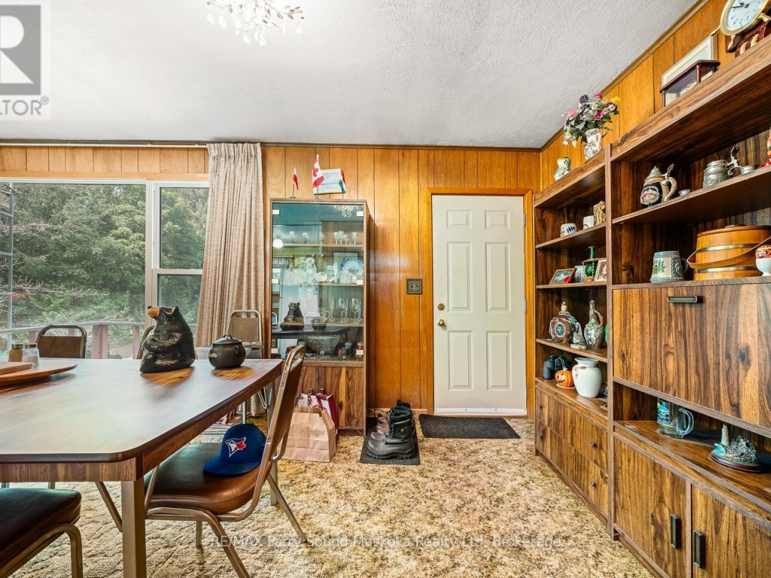 86 LAKESIDE CRESCENT, 