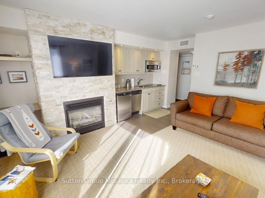 53 303 1235 Deerhurst Drive, Peninsula Lake