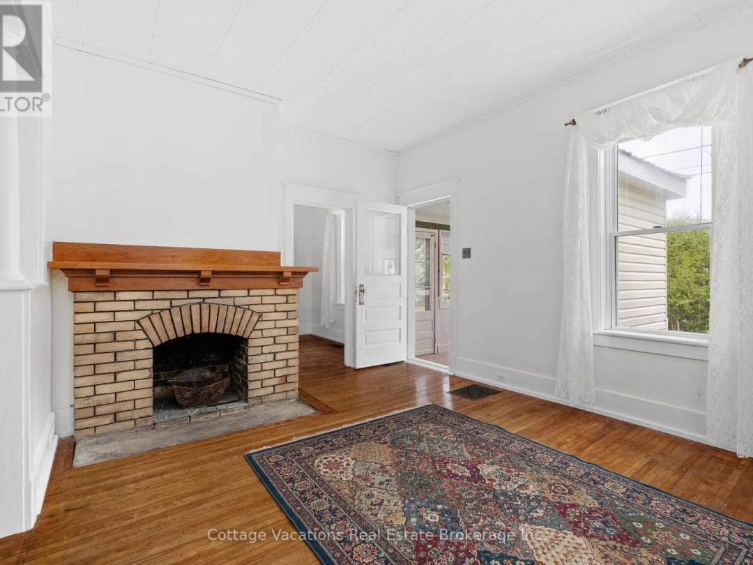 1 DUNCAN STREET E, 