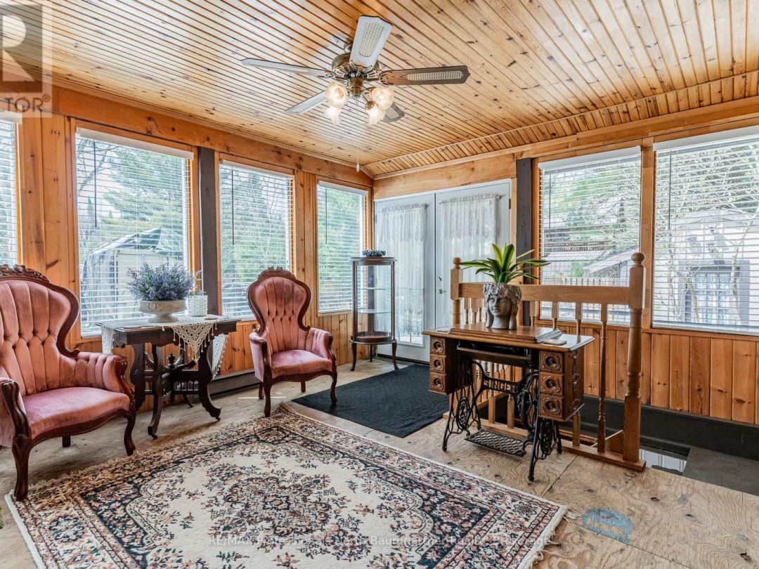 1065 Cloverleaf Road, Kennisis Lake