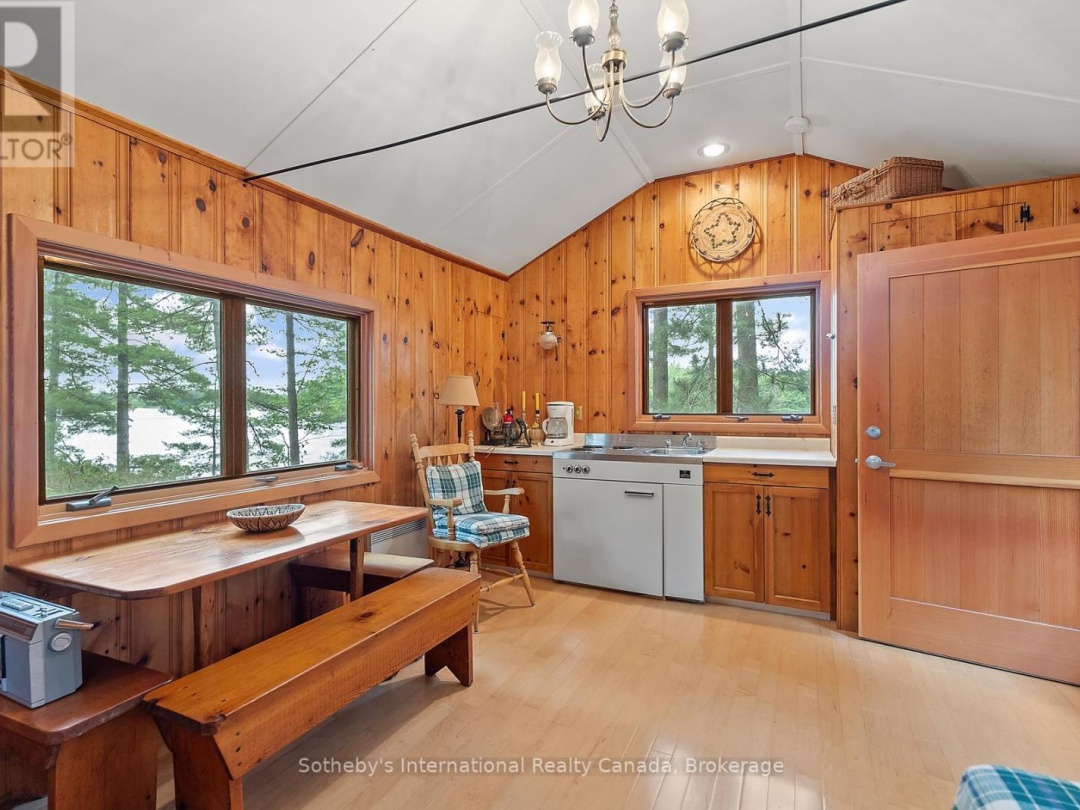 16Lk 1 Wolf Island, Kahshe Lake