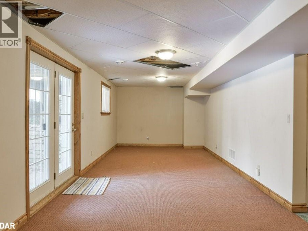 1390 WARMINSTER Sideroad, 