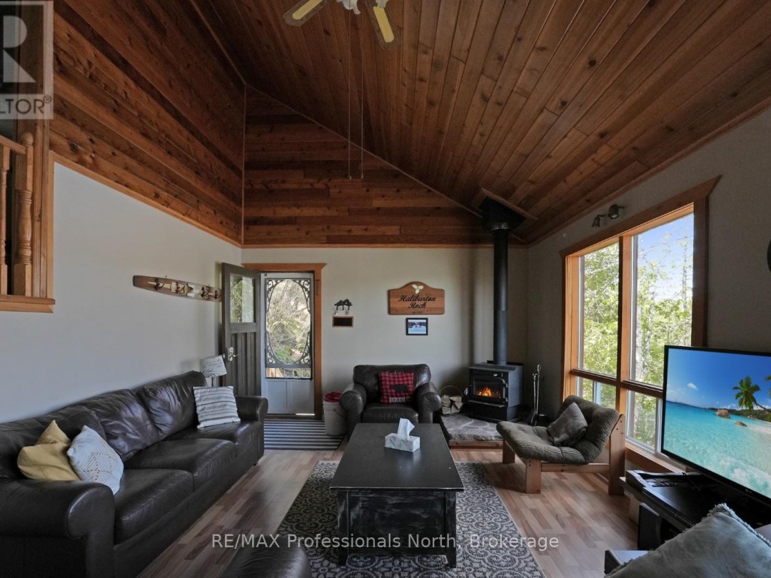 1017 Dunn Road, Haliburton Lake